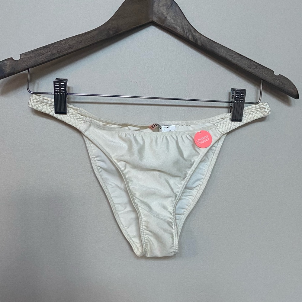🔸 Forever 21 🔸 cheeky bikini bottoms